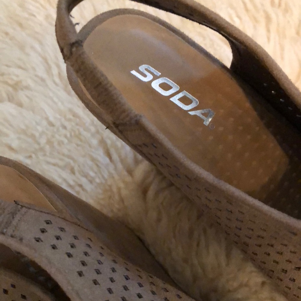 Nude Wedges - image 3